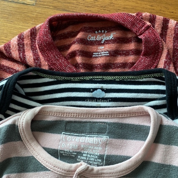 Baby Girl Bundle of Onesies and Pajamas Size 12 months - Picture 13 of 15